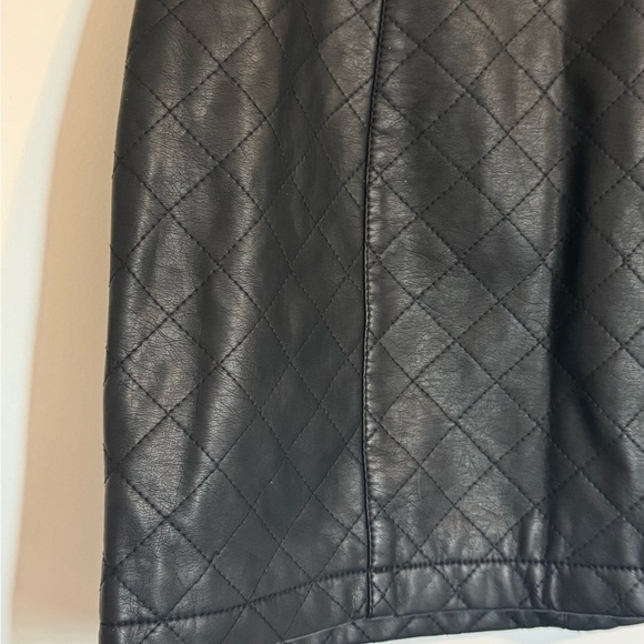 Black leather skirt - Picture 7 of 9